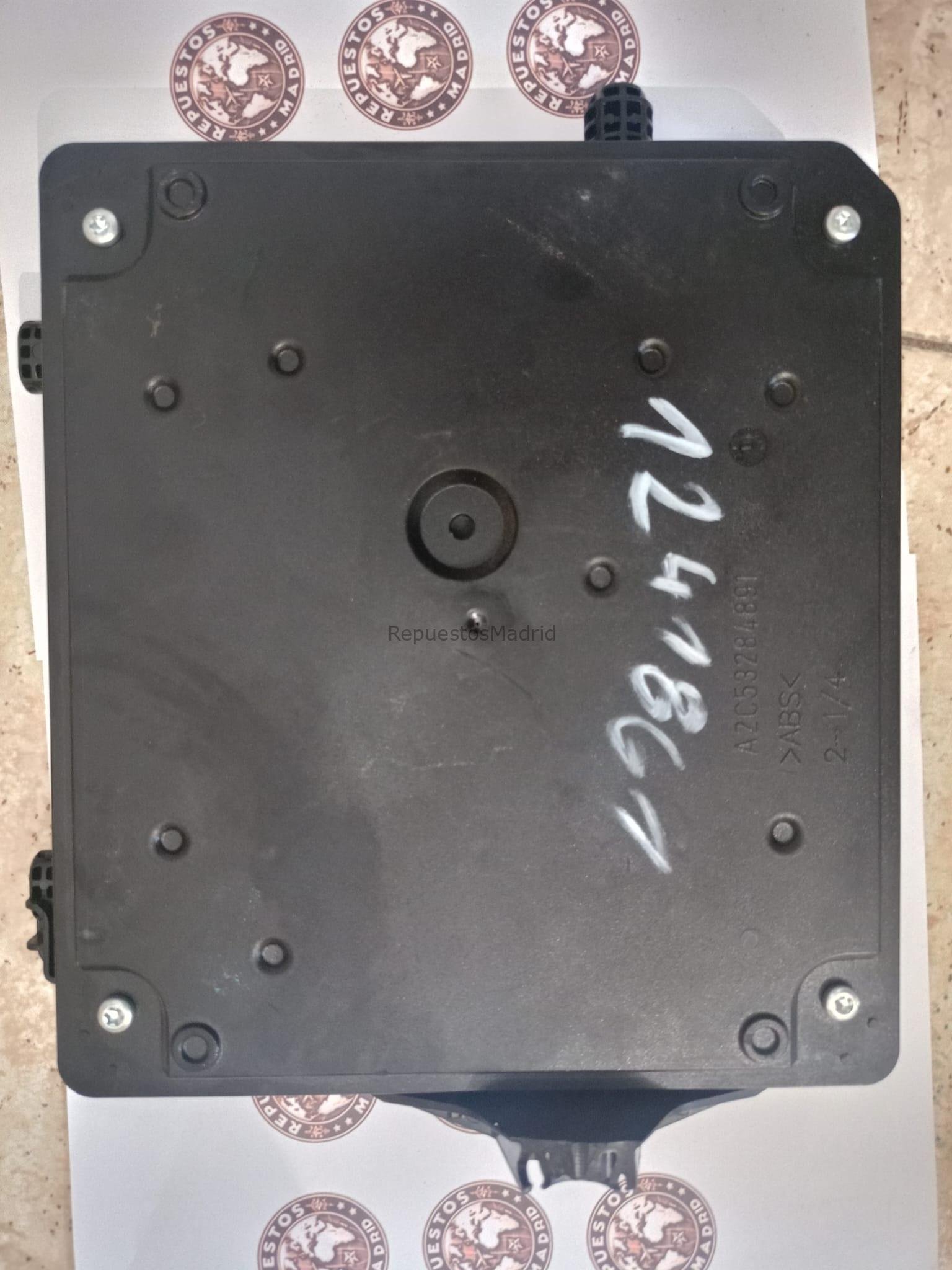 Caja Reles Renault Megane III 1.6 16v 284B17288R - Imagen 4