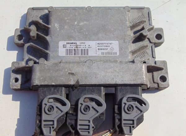 Computadora ECU Renault Twingo S120200113A 8200774747 8200700695