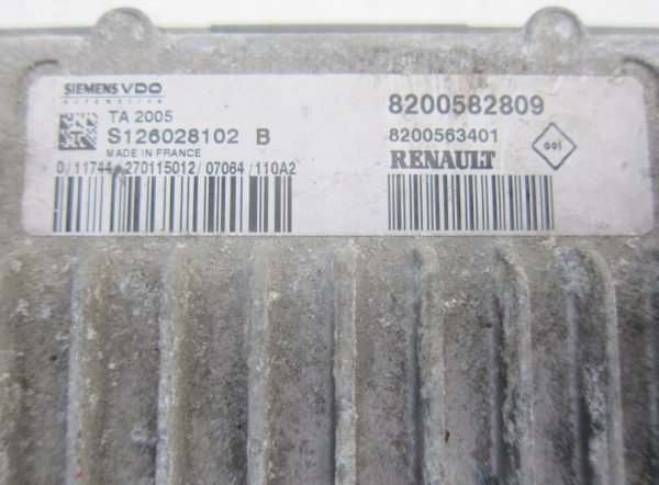 Computadora Centralita Ecu Renault S126028102B 8200582809 8200563401 - Imagen 2