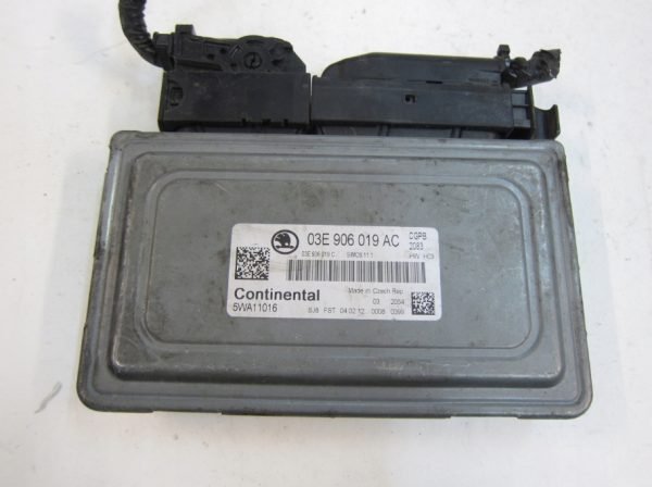 Computadora Centralita Ecu Škoda Fabia II 03E906019AC 5WA11016 - Imagen 4