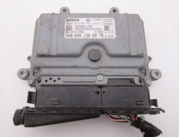 Computadora Centralita Ecu Mercedes Benz 0281012957 A6401506879