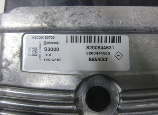 Computadora Centralita Ecu Renault 8200644631 8200444583 A3C00180700 - Imagen 2