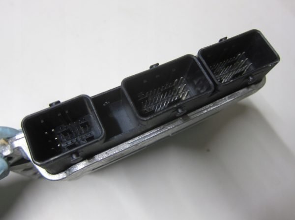 Computadora Centralita Ecu Renault 8200644631 8200444583 A3C00180700 - Imagen 4