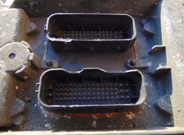 Computadora Centralita Ecu Volvo Renault 60100000 P04 P60100000 - Imagen 4