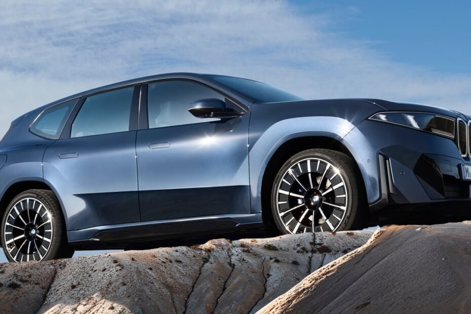 BMW obra un milagro imposible, su nuevo SUV eléctrico ya vende más que el X3
