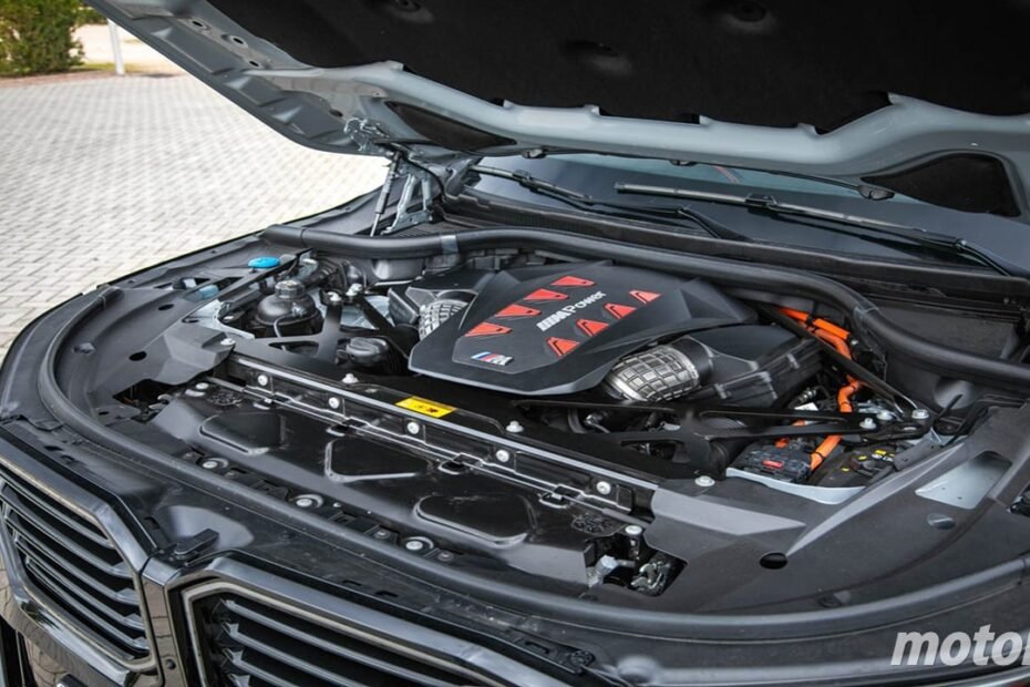 BMW rompe los esquemas, vende más eléctricos que nunca… y también más V8