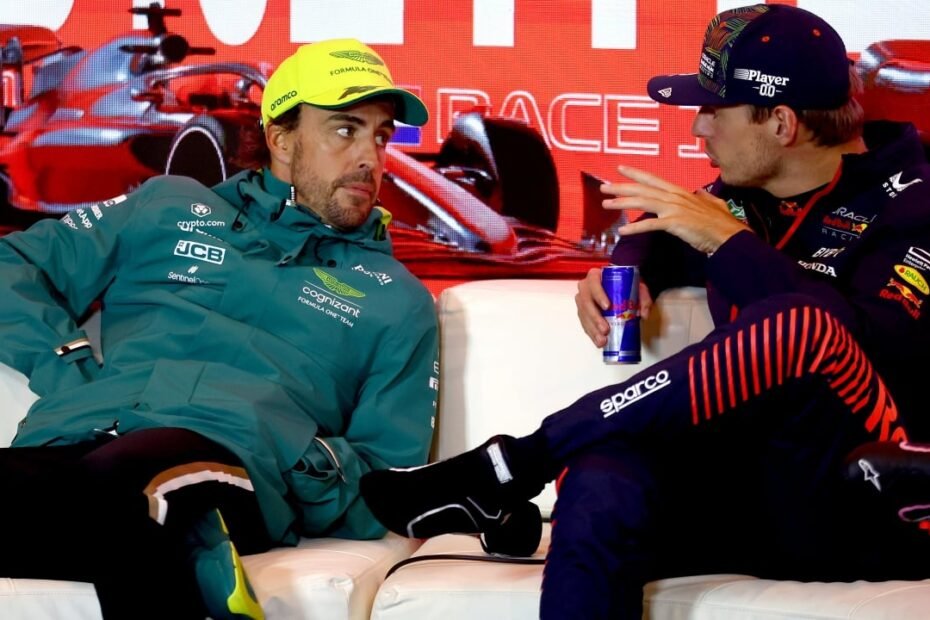 Cowell (Aston Martin): “Es halagador que Verstappen muestre interés”