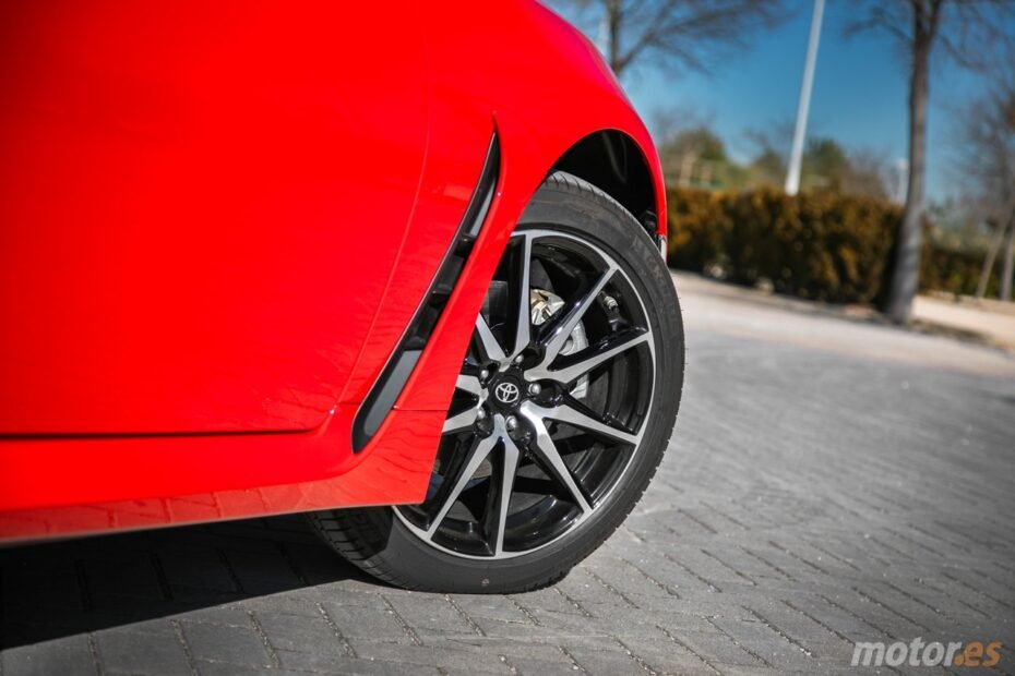 El coche pequeño que me hizo sentir piloto de carreras: la diversión no siempre está en los caballos