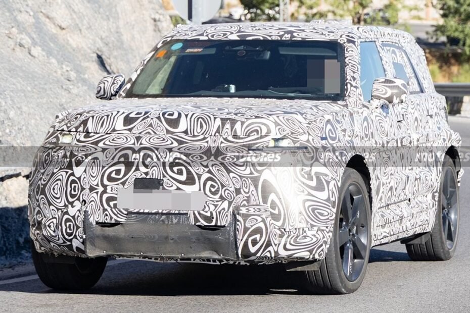 El giro inesperado de Land Rover, su nuevo SUV no será tan eléctrico como prometía