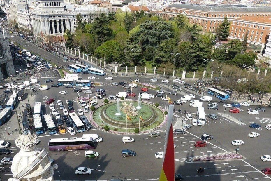 El Gobierno aprueba la Ley de movilidad sostenible: se avecinan cambios con las etiquetas, peajes urbanos…