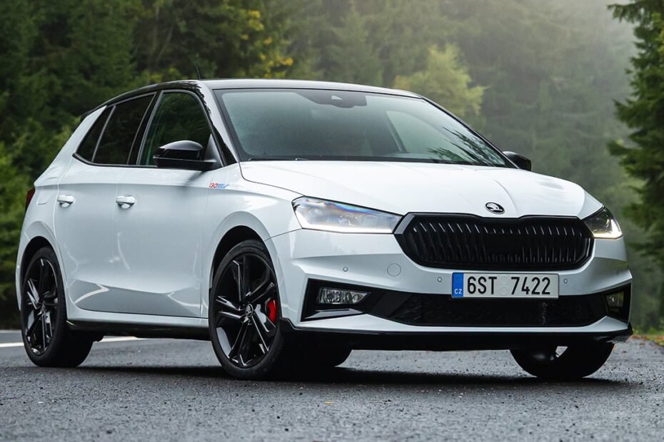 El nuevo Skoda Fabia 130 ya tiene precio, más potencia y un diseño que rememora al clásico RS