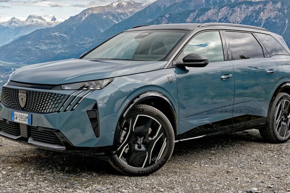 El SUV de 7 plazas de Peugeot estrena versiones con etiquetas ECO y CERO, así queda la mejorada gama 5008