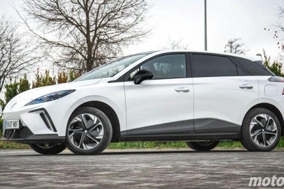 Es como el BYD Dolphin pero cuesta la mitad y, con 14.400 € de rebaja, tiene precio de FIAT