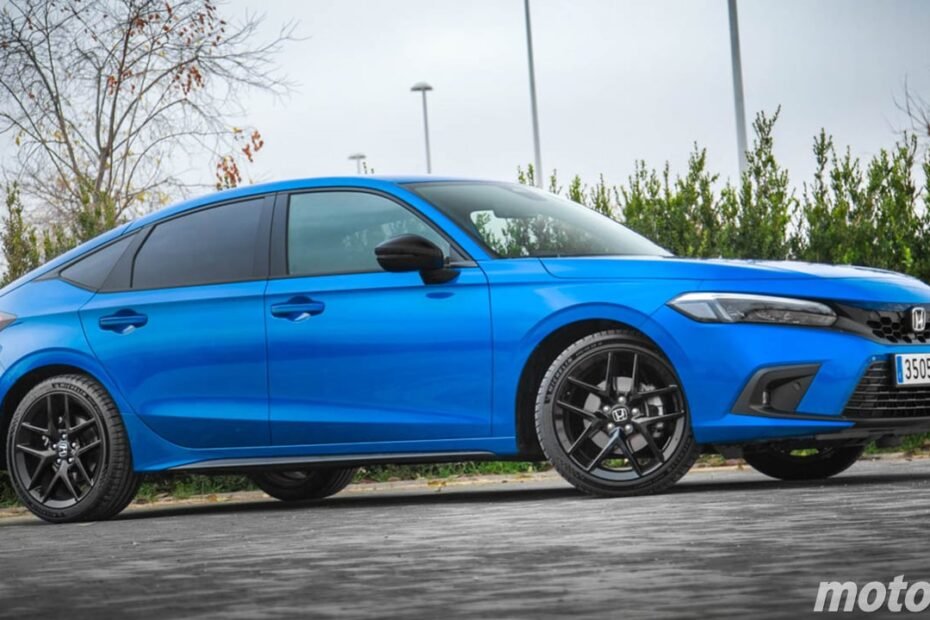 Es de una histórica marca japonesa y, con un motor híbrido de 184 CV, planta cara a Toyota con 3.200 € de rebaja