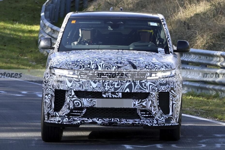 Este Range Rover Sport SV visto en Nürburgring no es un simple lavado de cara, se pasa de bestia