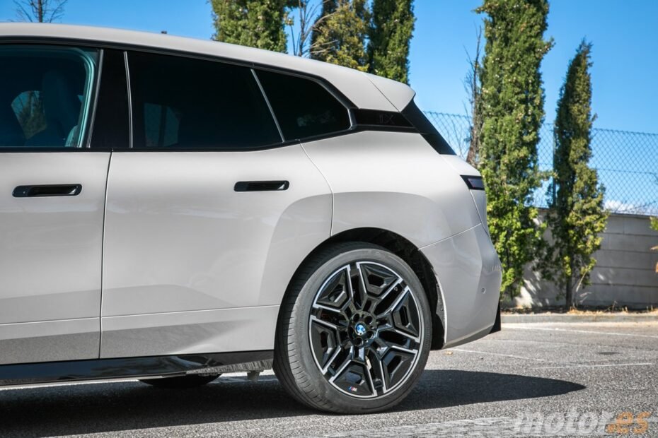 Hemos probado uno de los mejores coches eléctricos del mundo y es realmente bueno, pero su precio lo arruina todo