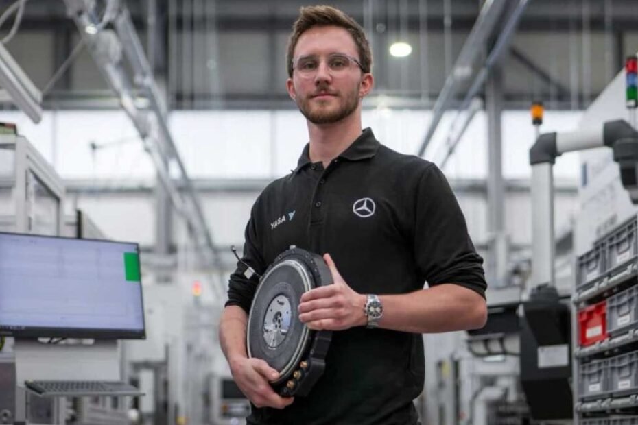 Motores que puedes coger con una mano y que rinden 1.000 CV, la revolución que prepara Mercedes a ritmo de récord