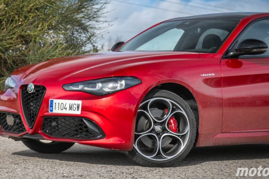 Nadie se acuerda del BMW Serie 3 de Alfa Romeo pero, con 5.700 € de rebaja y un consumo de 5 litros, es el sedán italiano definitivo