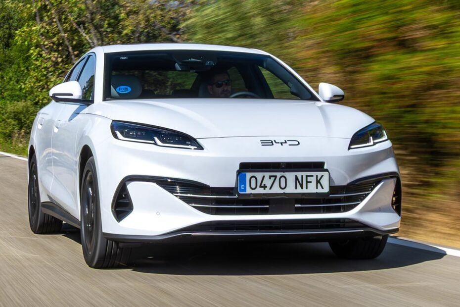 Nuevo BYD Seal 6 DM-i, el coche de diario definitivo con autonomía récord que hace hasta 105 km sin gastar gasolina