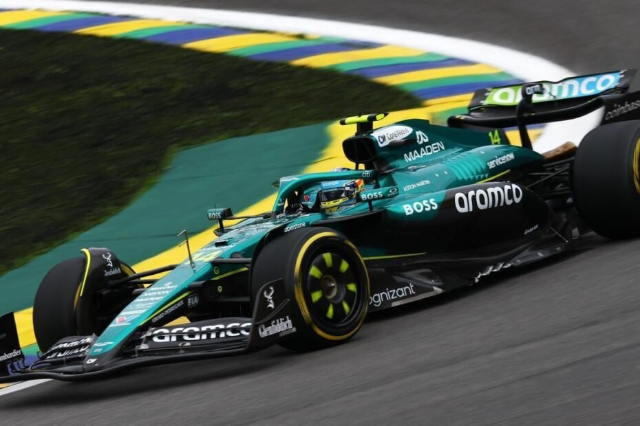 Alonso convierte la Sprint de Interlagos en un ejercicio de supervivencia: "Nos hemos ido encontrando zancadillas desde la salida"