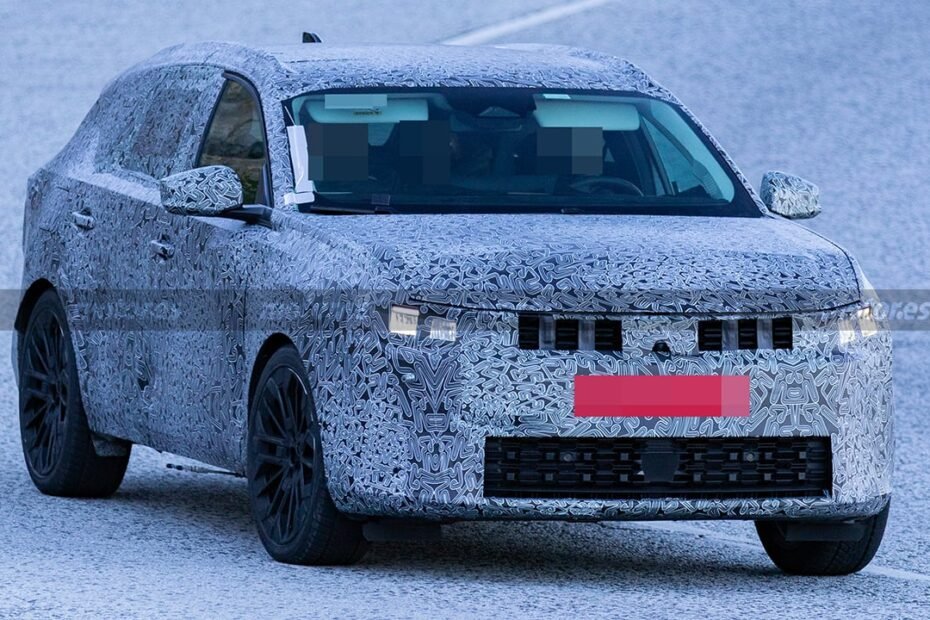 El bombazo de Dacia al descubierto en estas fotos, una inédita berlina familiar con aire Stepway que alarma a Skoda