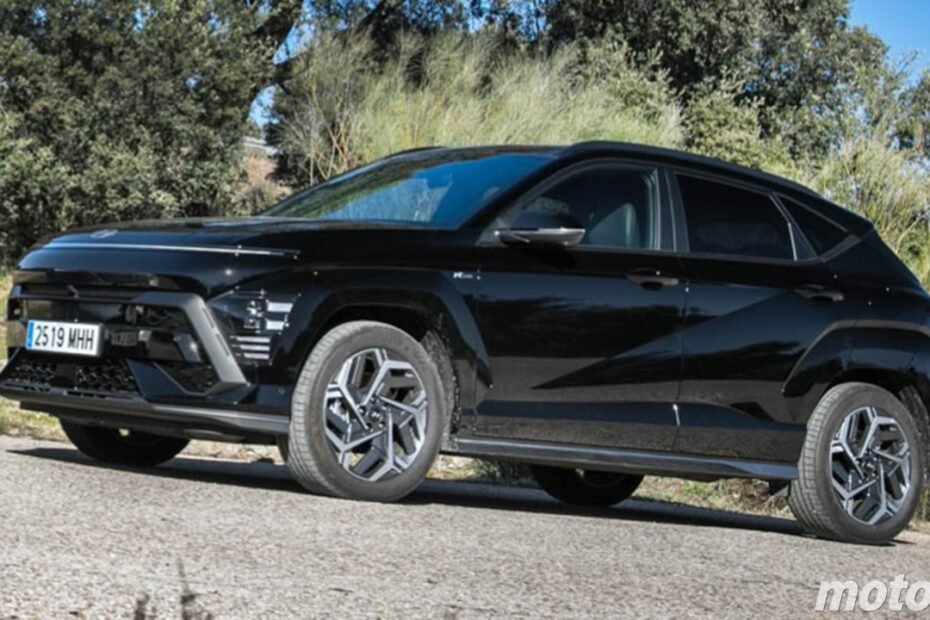 El Hyundai Kona desafía a Toyota con 6.300 € de rebaja y un motor híbrido que solo gasta 4,7 litros