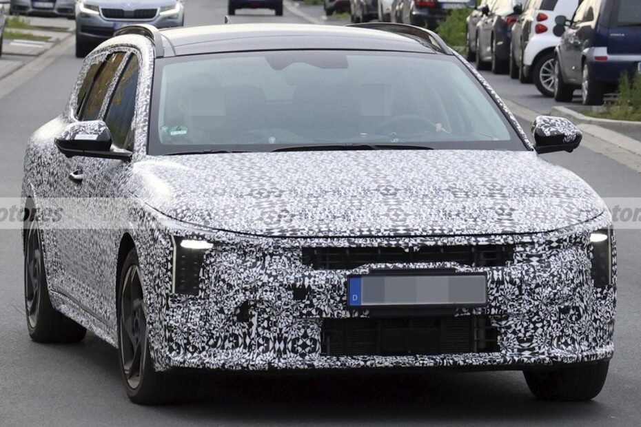 El KIA K4 Wagon aparece casi sin camuflaje, el familiar que Europa no esperaba