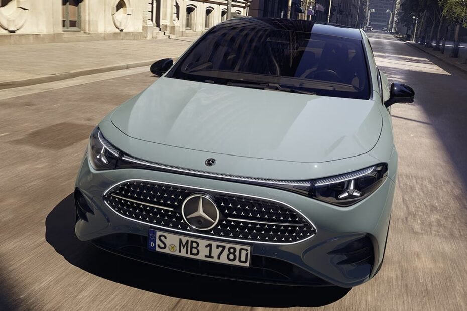 El nuevo Mercedes CLA deja de ser exclusivamente eléctrico, la versión híbrida ya tiene precios en España