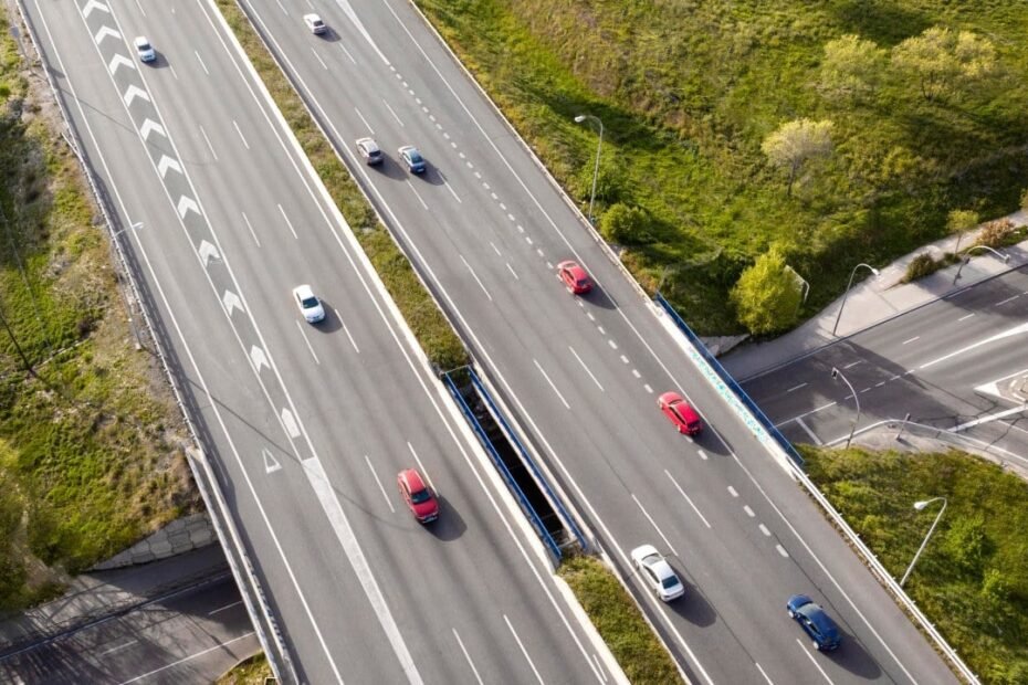 El pago por uso de las carreteras ya asoma en Europa y también alcanzará a los coches eléctricos e híbridos enchufables