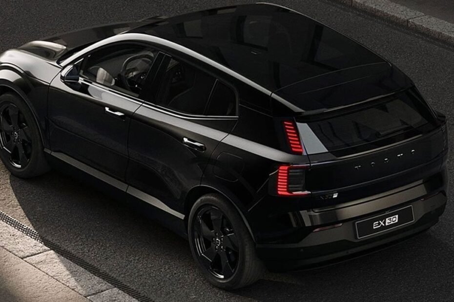 El Volvo EX30 Black Edition sale a la venta en España con más equipamiento y precios para seguir dominando