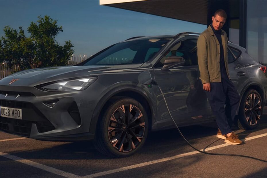 España sigue sin ser país para eléctricos y se dispara en híbridos enchufables: ya es el segundo mercado con más ventas PHEV