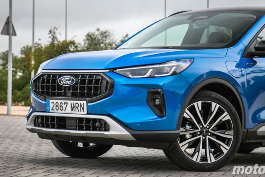 Ford tiene su propio RAV4 que, con 7.800 € de rebaja y motor híbrido de 180 CV, pone a Toyota contra las cuerdas