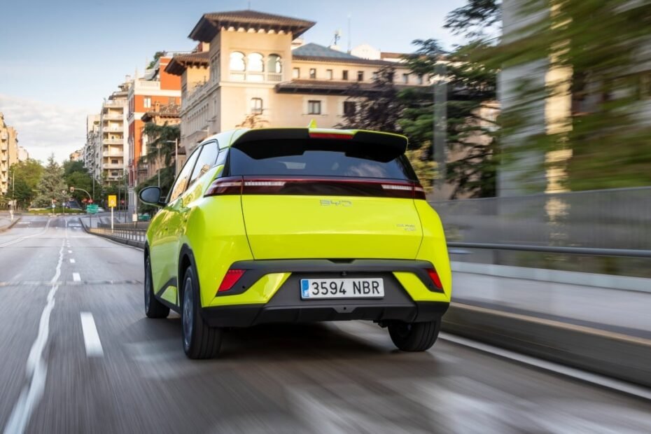 Las 5 razones que han empujado a muchos conductores en España al coche eléctrico, aunque la alternativa no es tan eco-friendly como parece