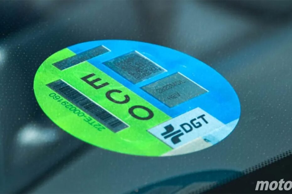 Olvida la potencia o el diseño: la etiqueta de la DGT se ha convertido en el factor que está decidiendo la compra de miles de coches en España