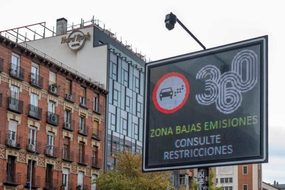 Óscar Puente, ministro de transportes: “Las ZBE no obligan a nadie a cambiar de coche, evitan su uso irracional”
