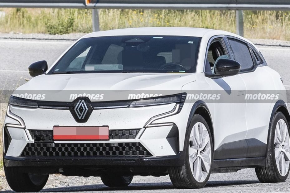 Renault calla, pero estas fotos espía apuntan a un Megane EREV para plantar cara a Stellantis