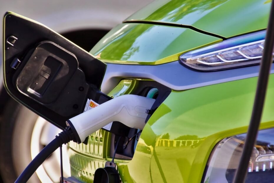 Se pone en marcha el MOVES Corredores, un plan para cubrir los desiertos de carga del coche eléctrico en España