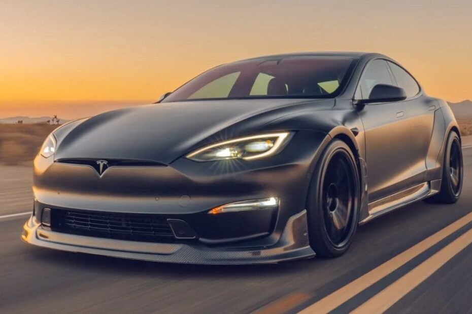 ¿Tendrá Tesla una división deportiva como M o AMG? La respuesta de Elon Musk no deja indiferente