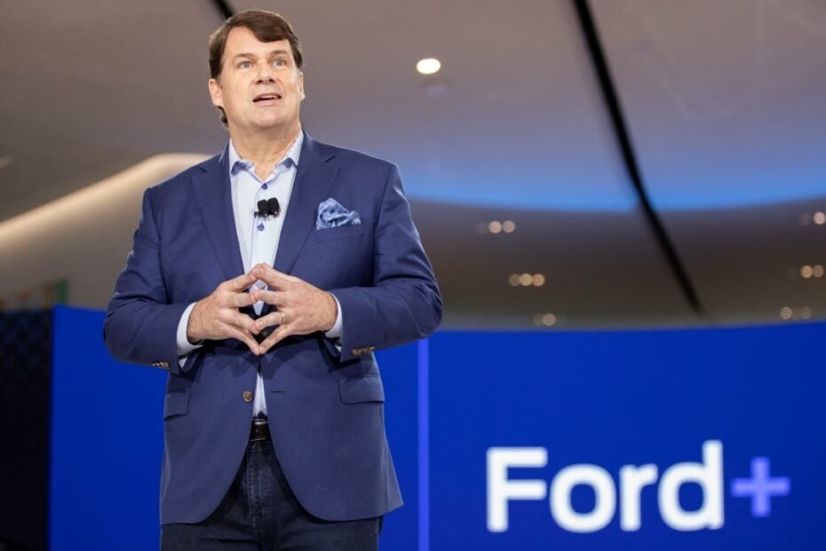 Tras la humillación sufrida por su CEO, Ford ‘amenaza’ a las marcas chinas