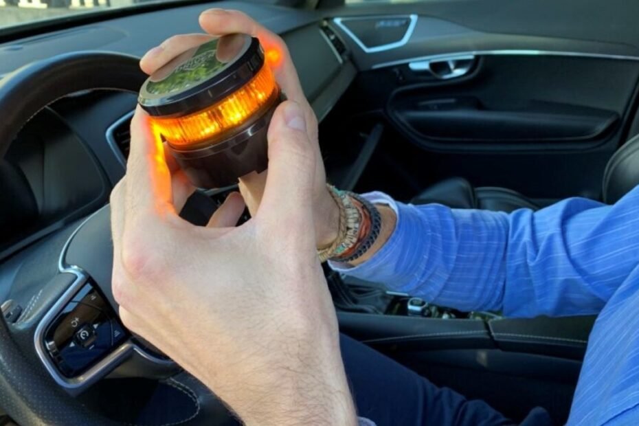 Acabas de comprar una baliza V16 y esto es lo primero que deberías comprobar para saber si funciona bien