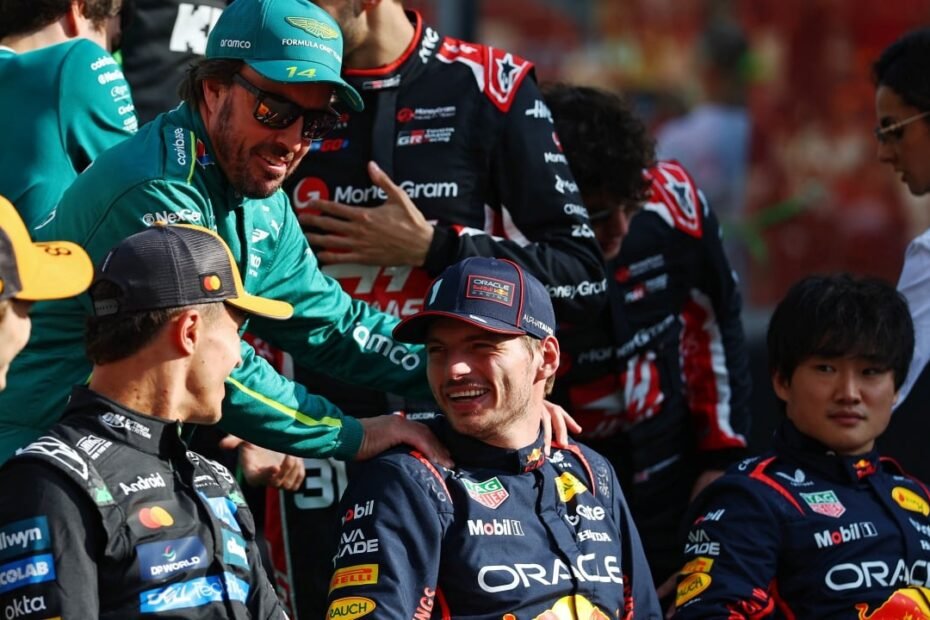 Alonso sale peor parado que Sainz en el ranking de pilotos, pero da un salto enorme para los jefes de equipo