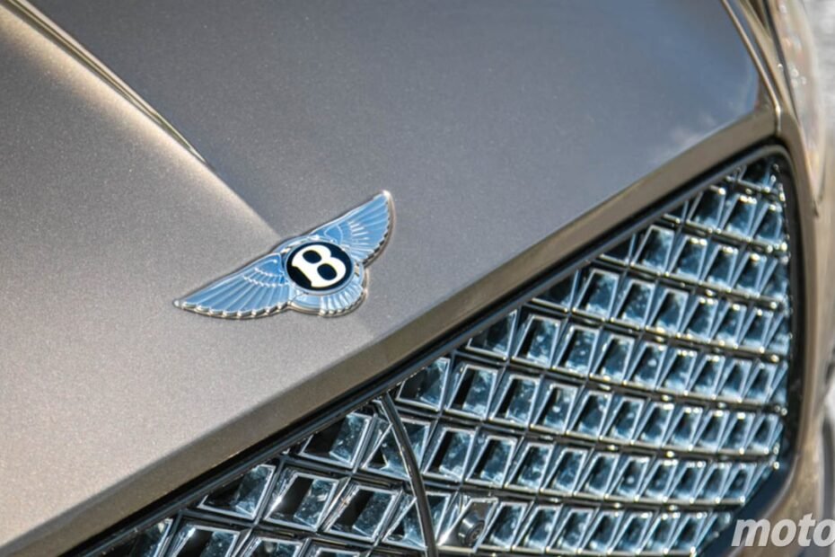 Bentley afronta un 2026 decisivo con su asalto al mercado de eléctricos de superlujo con un SUV hermanado con el Porsche Cayenne