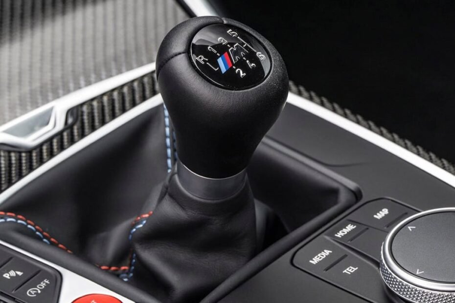 BMW patentó un cambio manual que evita reducciones fatales… y casi nadie lo sabía