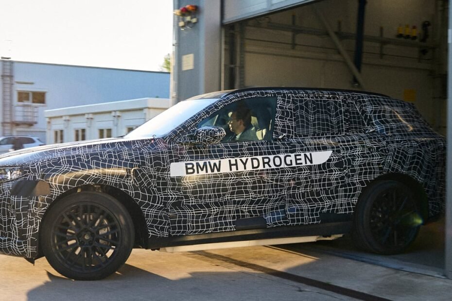 BMW se lanza al futuro con un X5 capaz de superar los 1.000 km de autonomía sin depender de baterías milagrosas