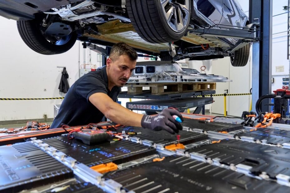 China descubre cómo devolver la vida a las baterías de coches eléctricos de modo sostenible: usando sal derretida