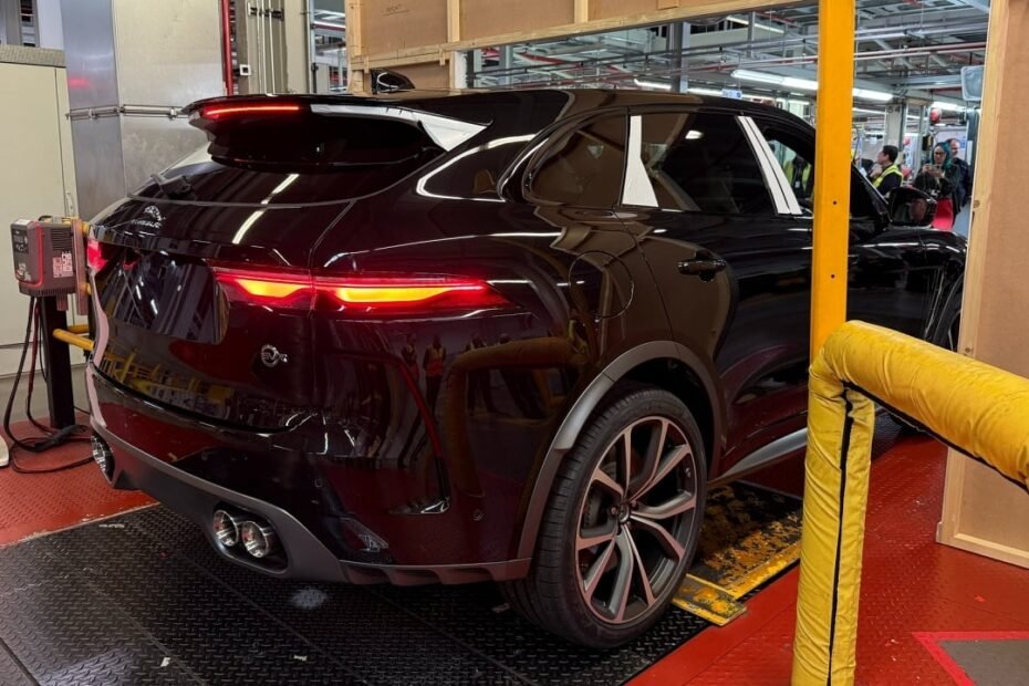 Día triste en Jaguar, el último de sus 'clásicos' ya ha salido de la línea de montaje mientras la fábrica se prepara para una nueva era