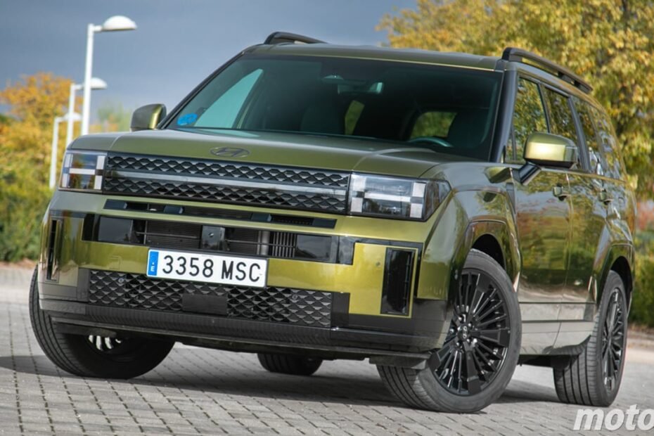 El Hyundai Santa Fe 2026 llega a España con más potencia, ya conocemos los precios del mejorado SUV