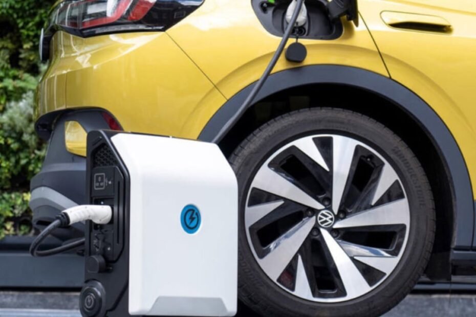 El miedo a los apagones invernales dispara la venta de baterías portátiles para el coche: qué son y cuándo funcionan de verdad