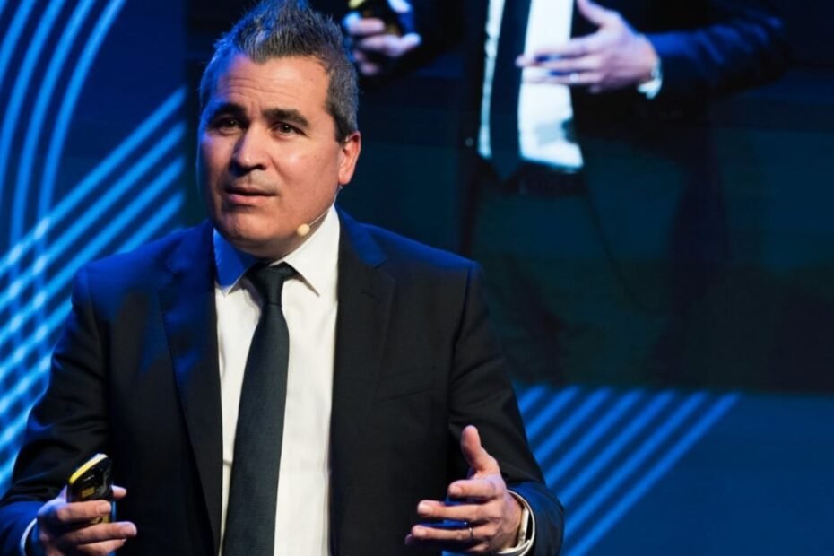 El presidente de Renault en España, sobre China y el coche eléctrico: "Esto va de dominar el mundo desde el punto de vista tecnológico"