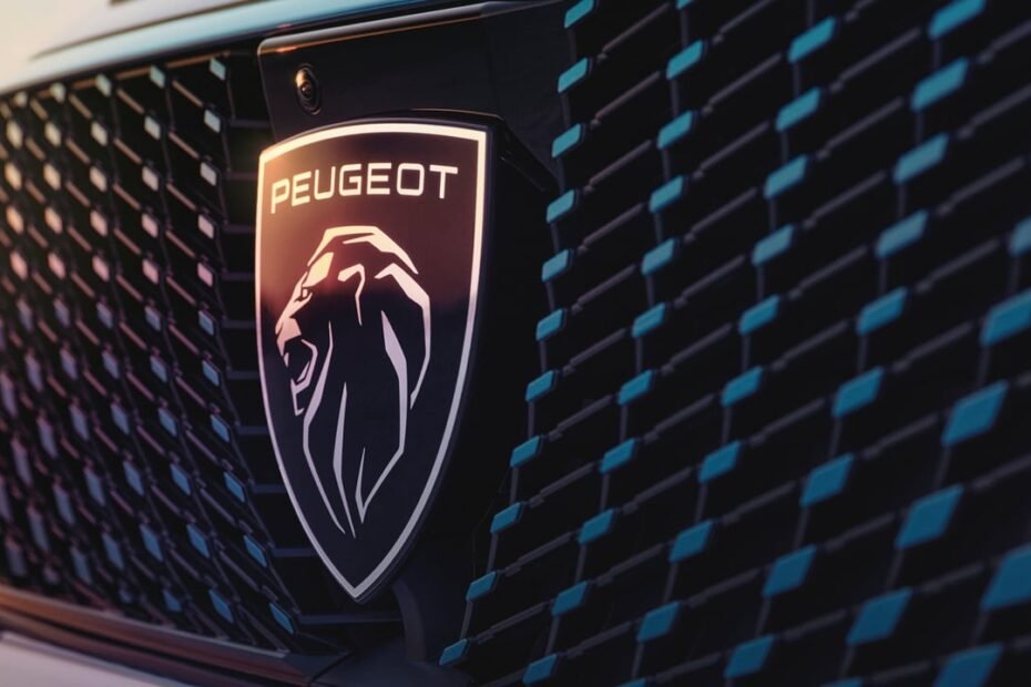 El Renault Symbioz arrasa en Europa y Peugeot ya prepara un nuevo SUV para frenarlo